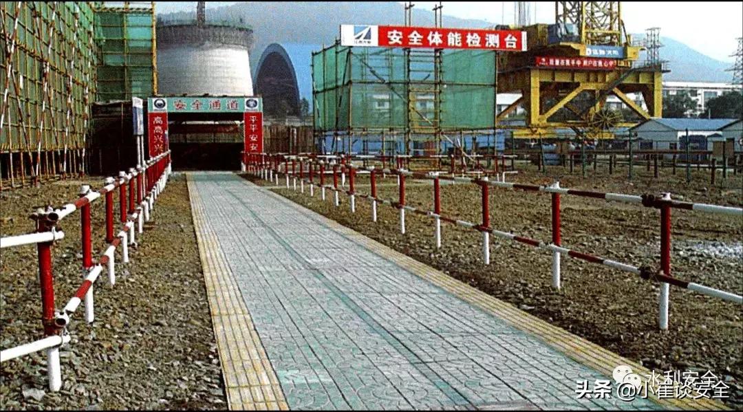 工地护栏怎么设置,工地防护栏杆怎么增加安全措施