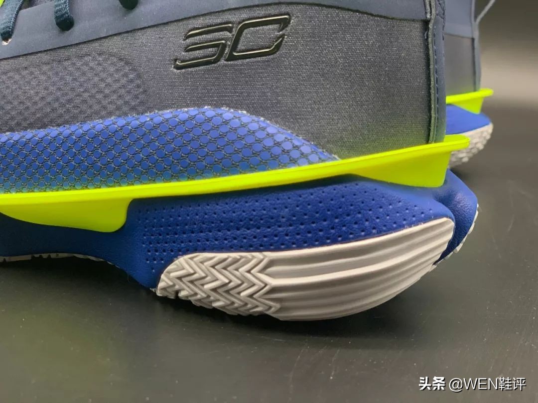 UA签约库里真用心，极为豪华的中底科技，致敬球迷的第七代战靴