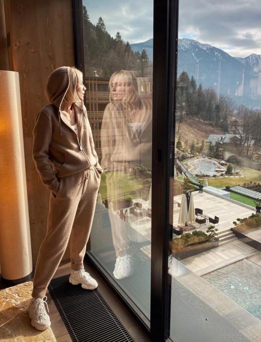 运动裤穿搭青春运动也可以很休闲,运动裤的各种时尚穿搭