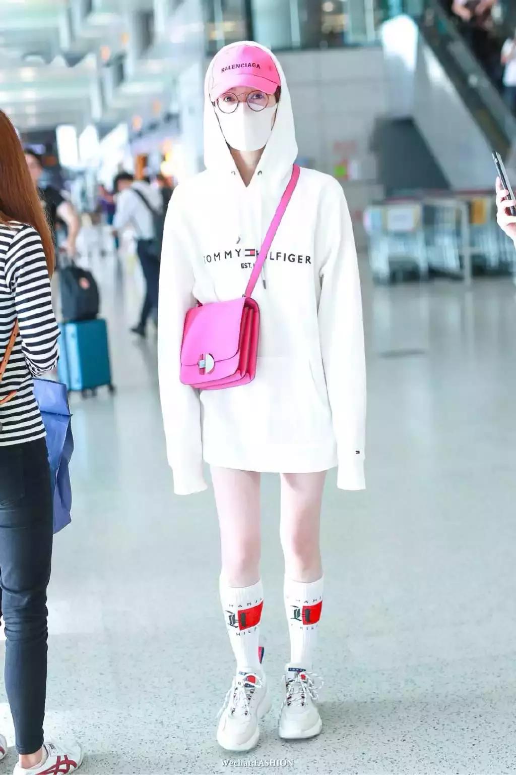 卫衣配什么裙子好看春天,卫衣裙子怎么搭配才好看