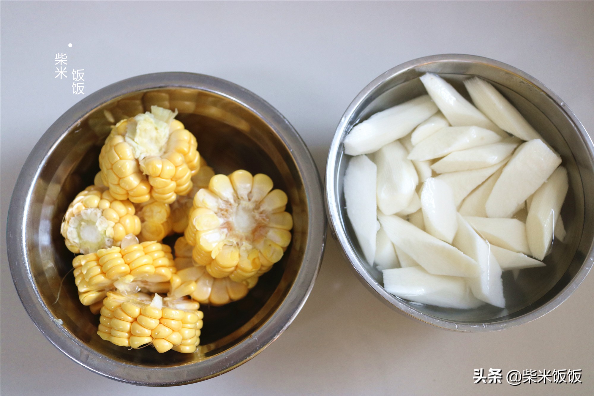 排骨海带汤是先放盐还是后放盐,排骨炖汤里面放什么好吃