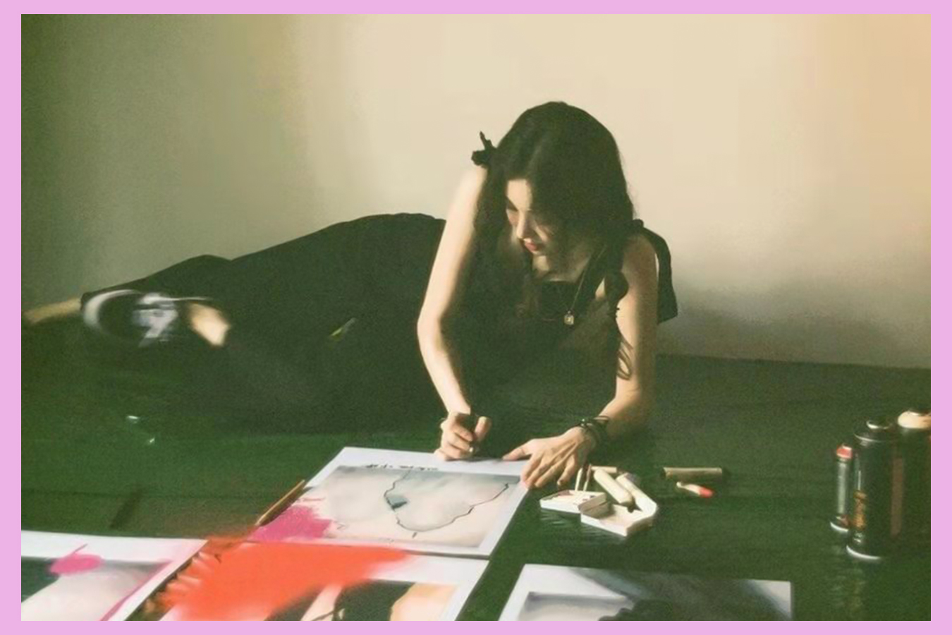 郑丽媛夏日穿搭，被小卷毛圈粉，这样的韩国小姐姐请给我一沓