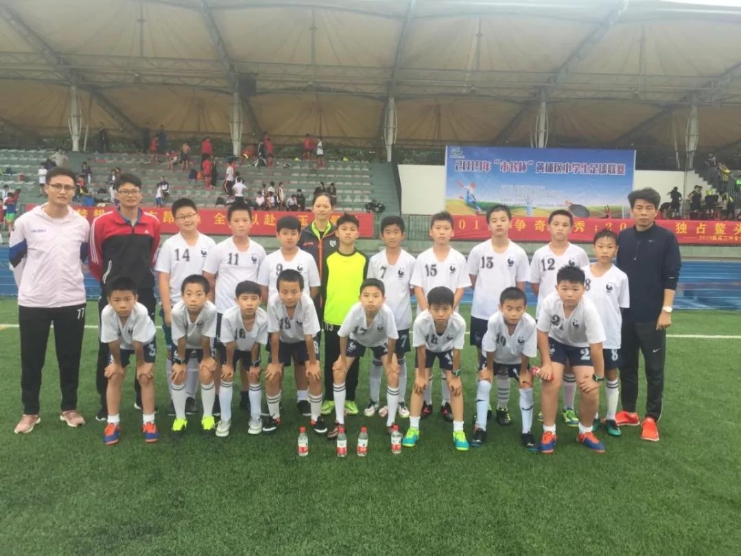 腾飞广州黄埔,热烈祝贺我校获足球特色学校