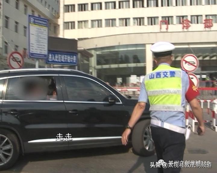 交警开道护送颅骨骨折儿童就医,市南交警紧急开道送断指伤员就医