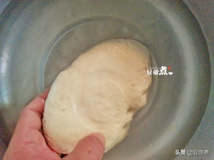 下雨没事在家自制凉皮,和家人一起做凉皮