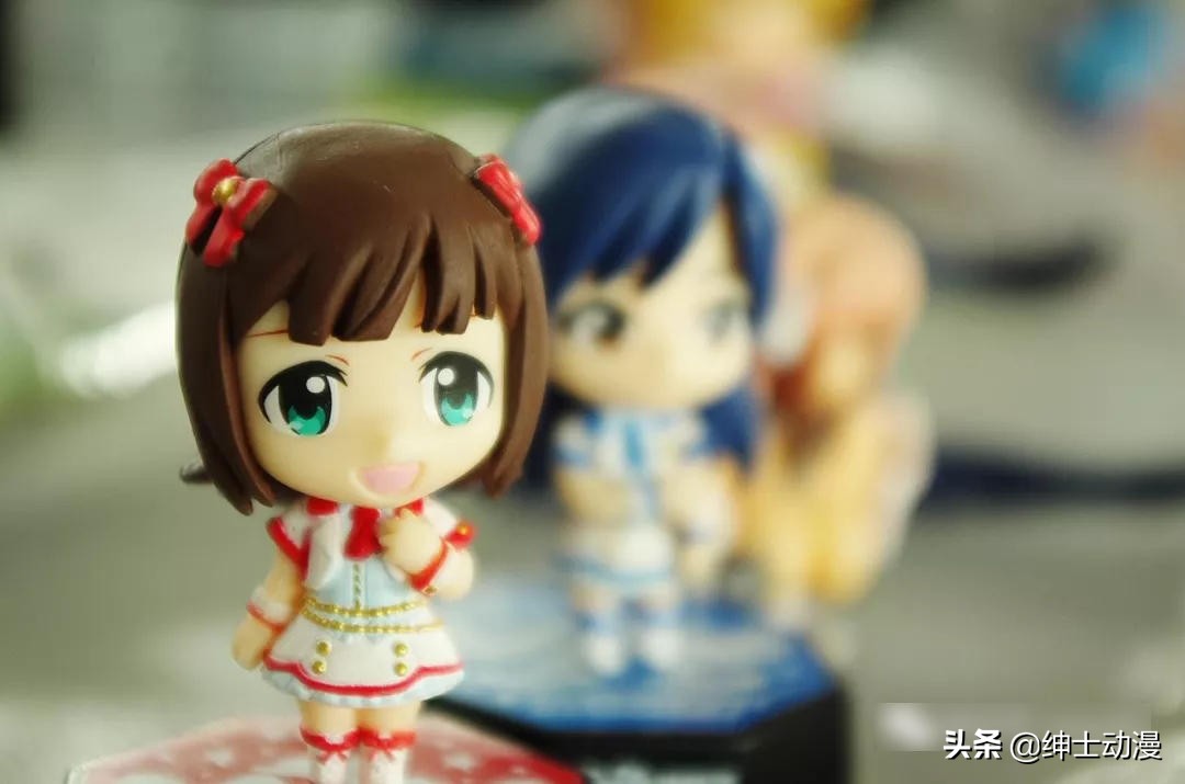 你那么有钱,为什么还要看盗版?因为我看不起正版!