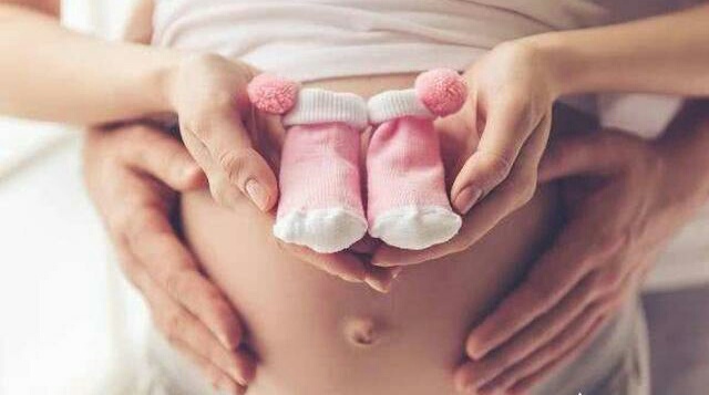 怀孕了肚脐突出,怀孕了肚脐凹下去是怎么回事