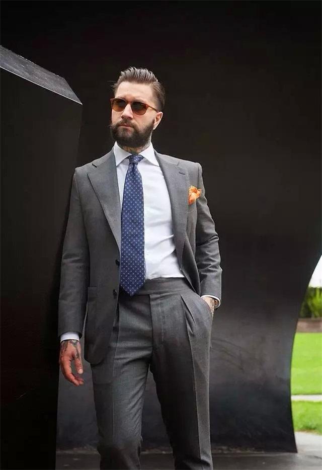 男人过了50岁，如果不差钱建议多穿这3种裤子，时髦体面不显老