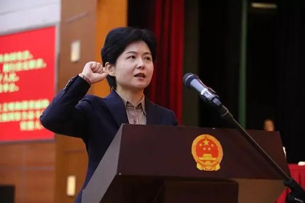 47岁女书记履新，成全国最年轻的直辖市区委书记