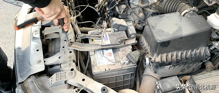 车子刚换的电瓶怎么打火还是困难,汽车换了电瓶打火有点吃力的感觉