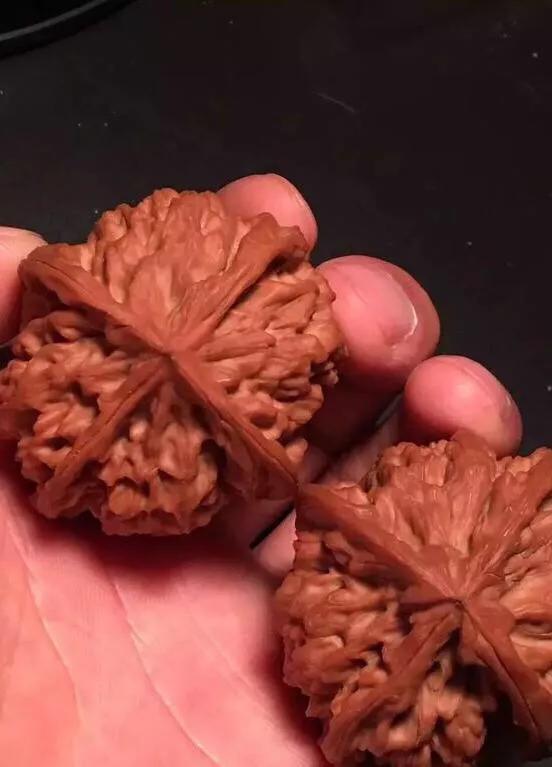 文玩核桃阴皮和返油怎么办？刚人坑文玩伙伴欢迎评说！