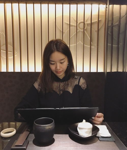 女儿说同学说她长得丑怎么处理,母亲嫌女儿长得丑逼女儿整容