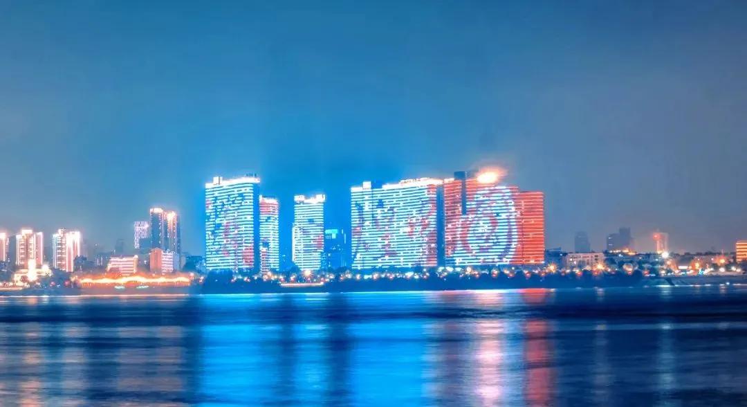 谁最帅气谁最氧气？谁江景最靓谁屋顶最美？万达广场，美好给你