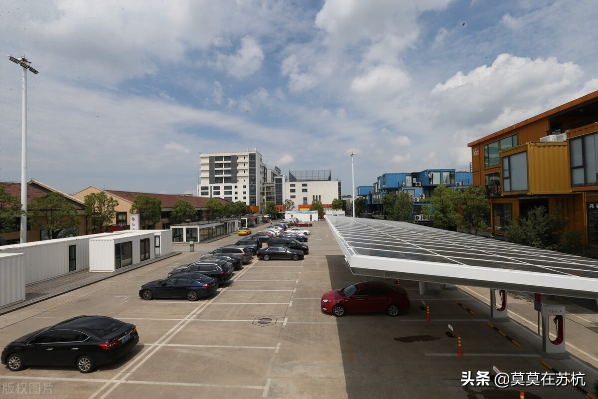 特斯拉光储充一体化超级充电站,特斯拉太阳能储电设备