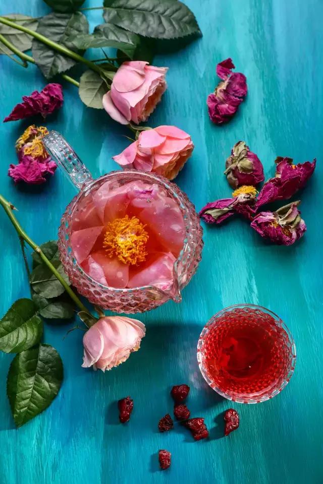 她在北京开了一家可以吃的花店，受众人追捧，还引来了李健