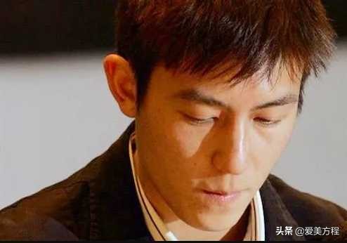 发际线高额头高颧骨高发型男生,发型设计与脸型搭配额头窄颧骨高