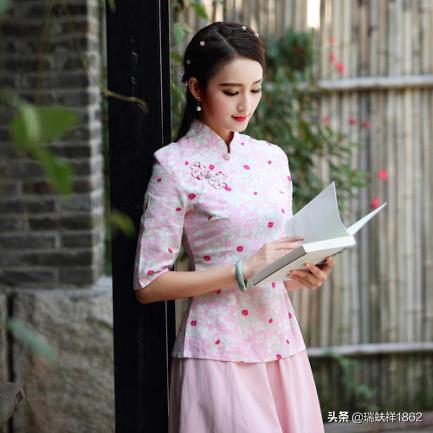 旗袍的发型搭配鱼骨辫,搭配儿童旗袍的发型