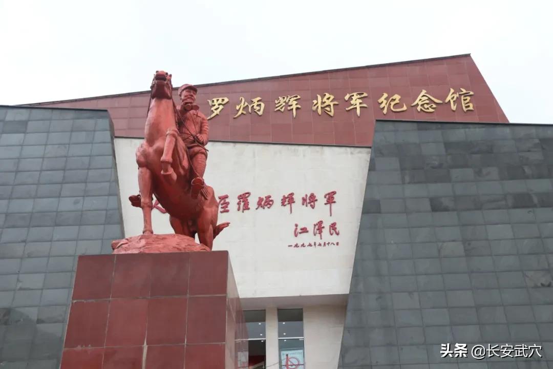 他是军中“神行太保”,连战连胜,还发明了“梅花桩战术”……