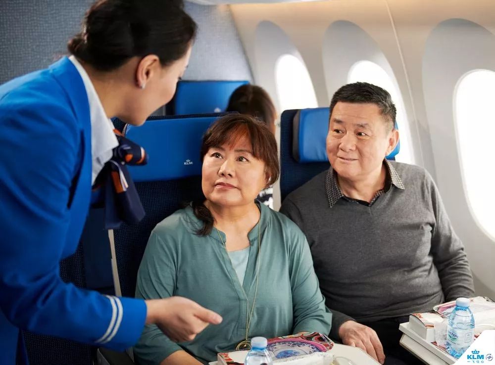 坐飞机耳朵疼活动哪个部位,坐飞机耳朵疼是什么原因导致的