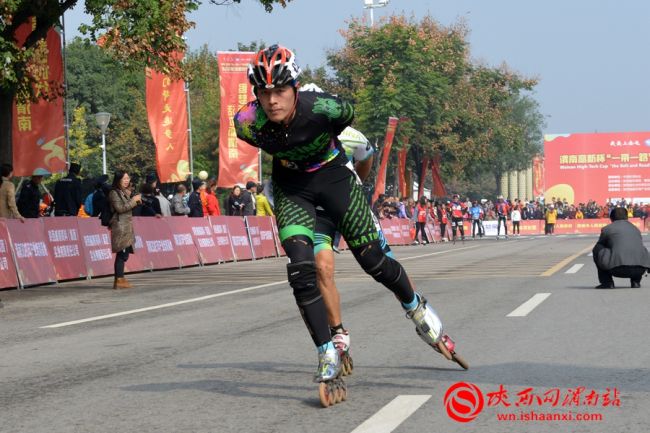 “一带一路”陕西·渭南2019国际轮滑马拉松赛在渭南高新区鸣枪开赛(组图)