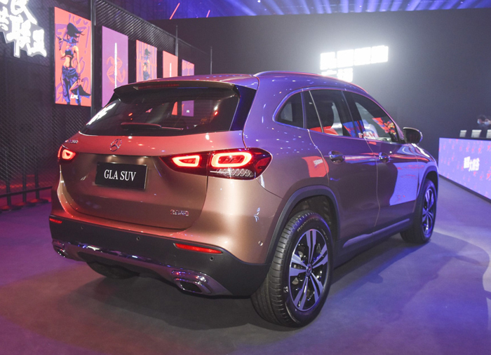 奔驰glasuv落地多少钱,奔驰gla200值得买吗