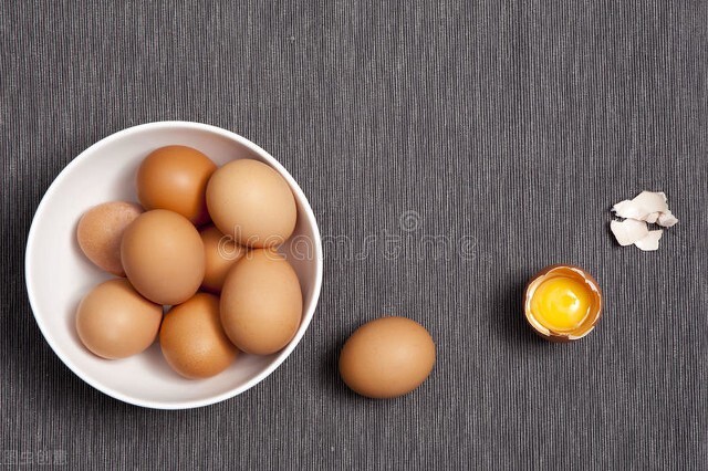 鸡蛋上的粪便,鸡蛋上面都是便便怎么处理