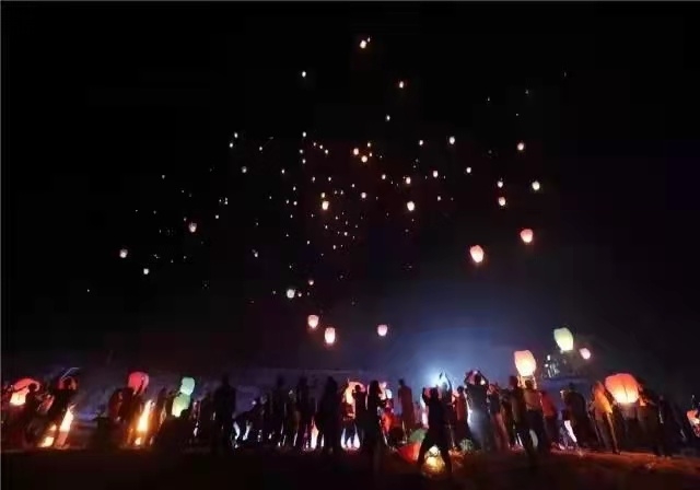 抓住假期的尾巴带上娃来一场露营,假期小尾巴带孩子去哪里玩