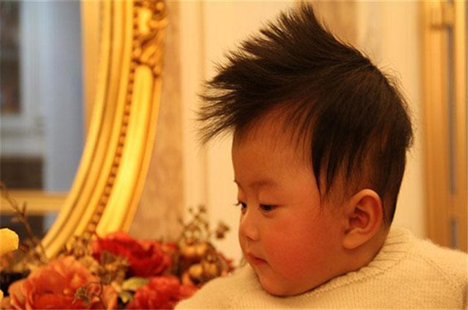孩子的头发竖着长是怎么回事,孩子头发长有什么影响嘛
