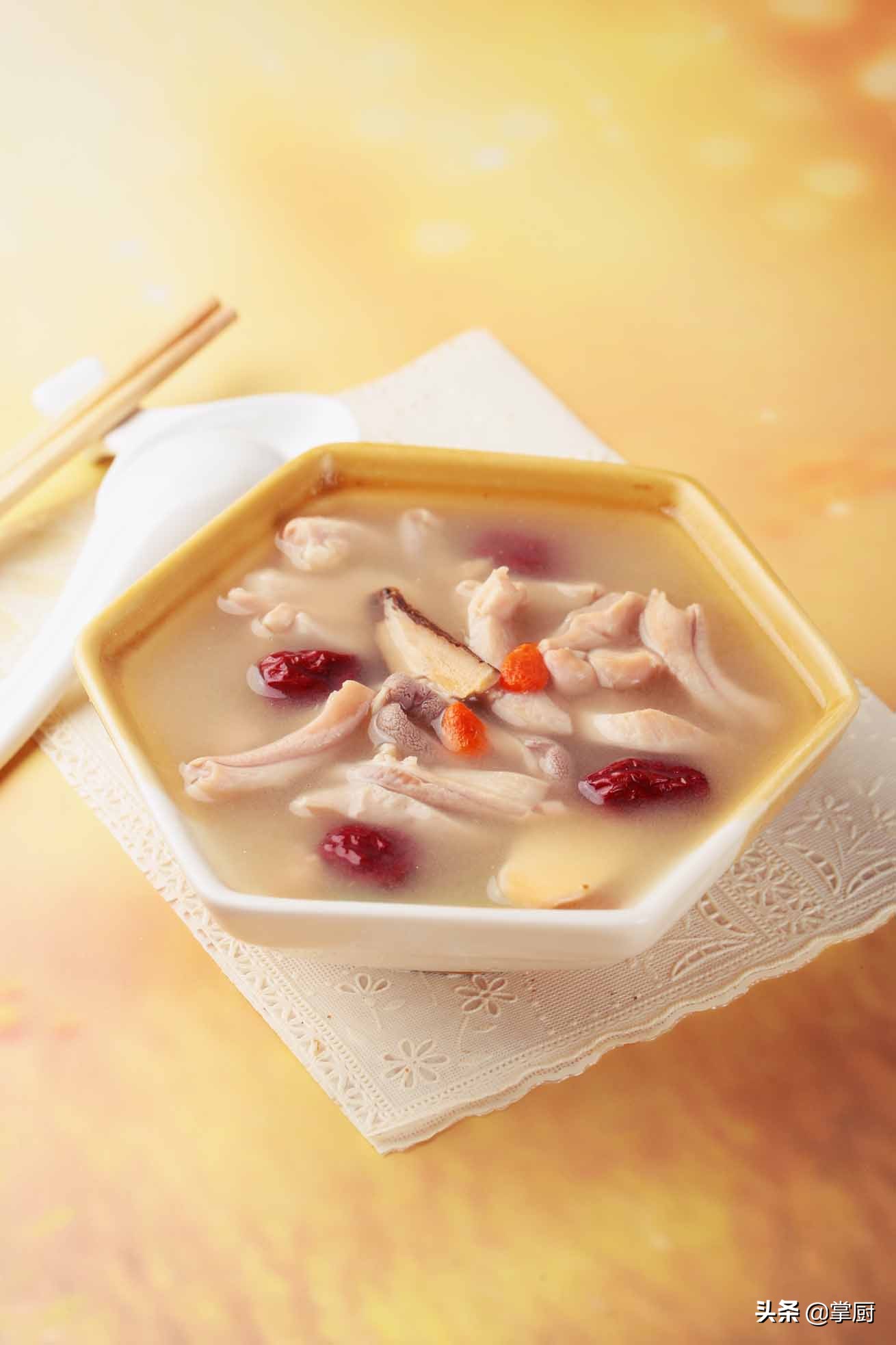 猪肚煲汤的洗法大全,猪肚汤有腥味不是坏了吧