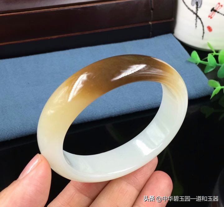 和田玉鉴宝大讲堂,糖色和田玉镯