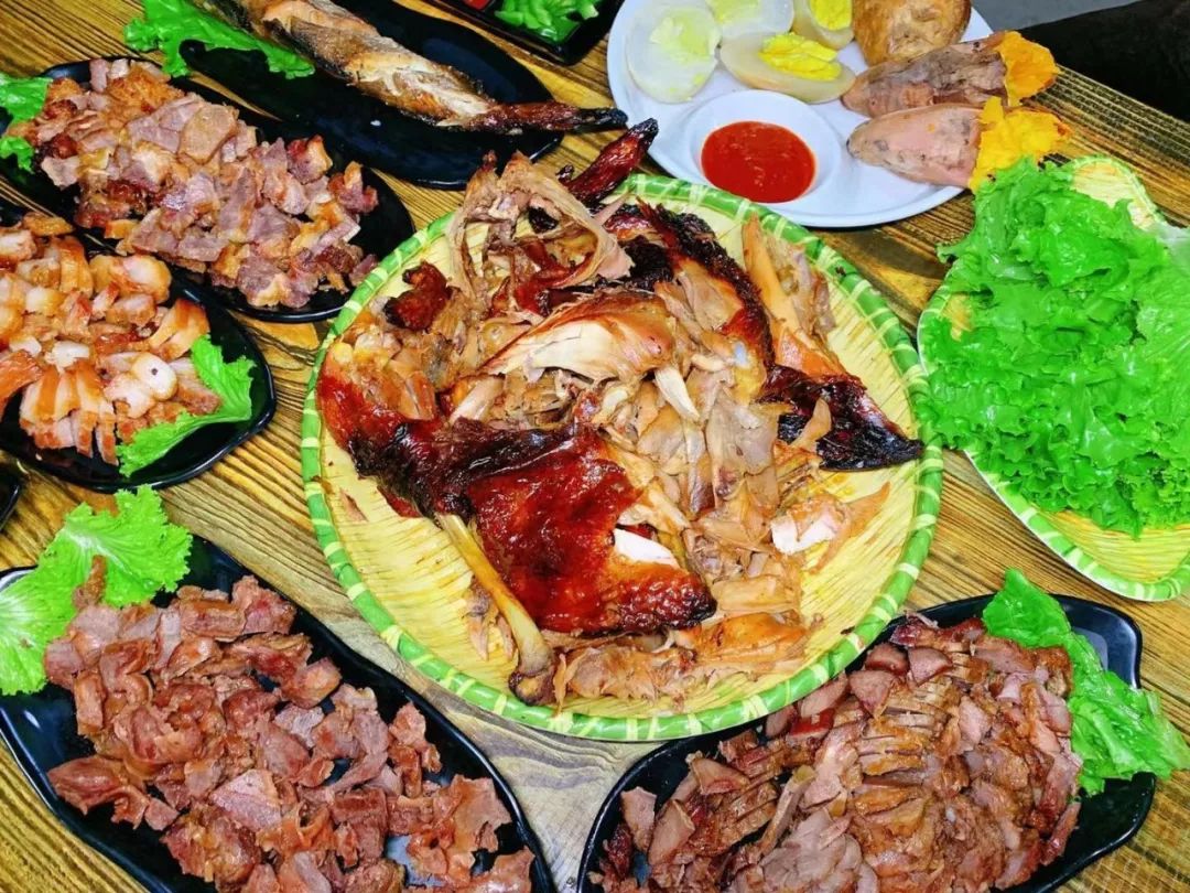 不远开车20公里,长春这家土窑太香了!烧公鸡烧土豆地瓜原汁原味