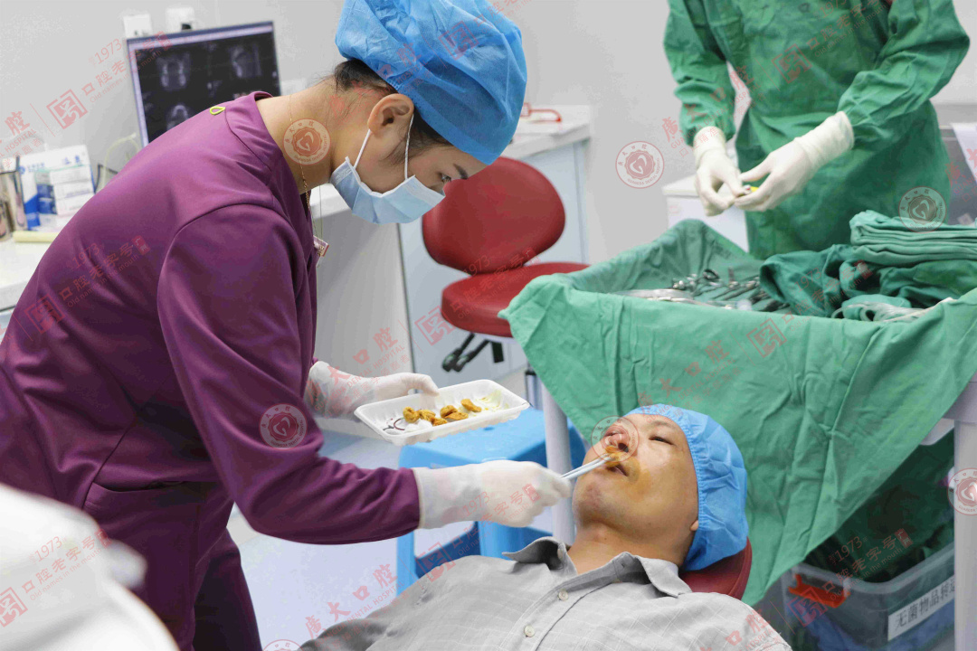 三尺讲台育桃李全文,三尺讲台育桃李后面一句是什么