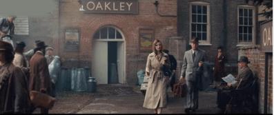 卡其色风衣怎么搭配好看又有气质,风衣气质穿搭