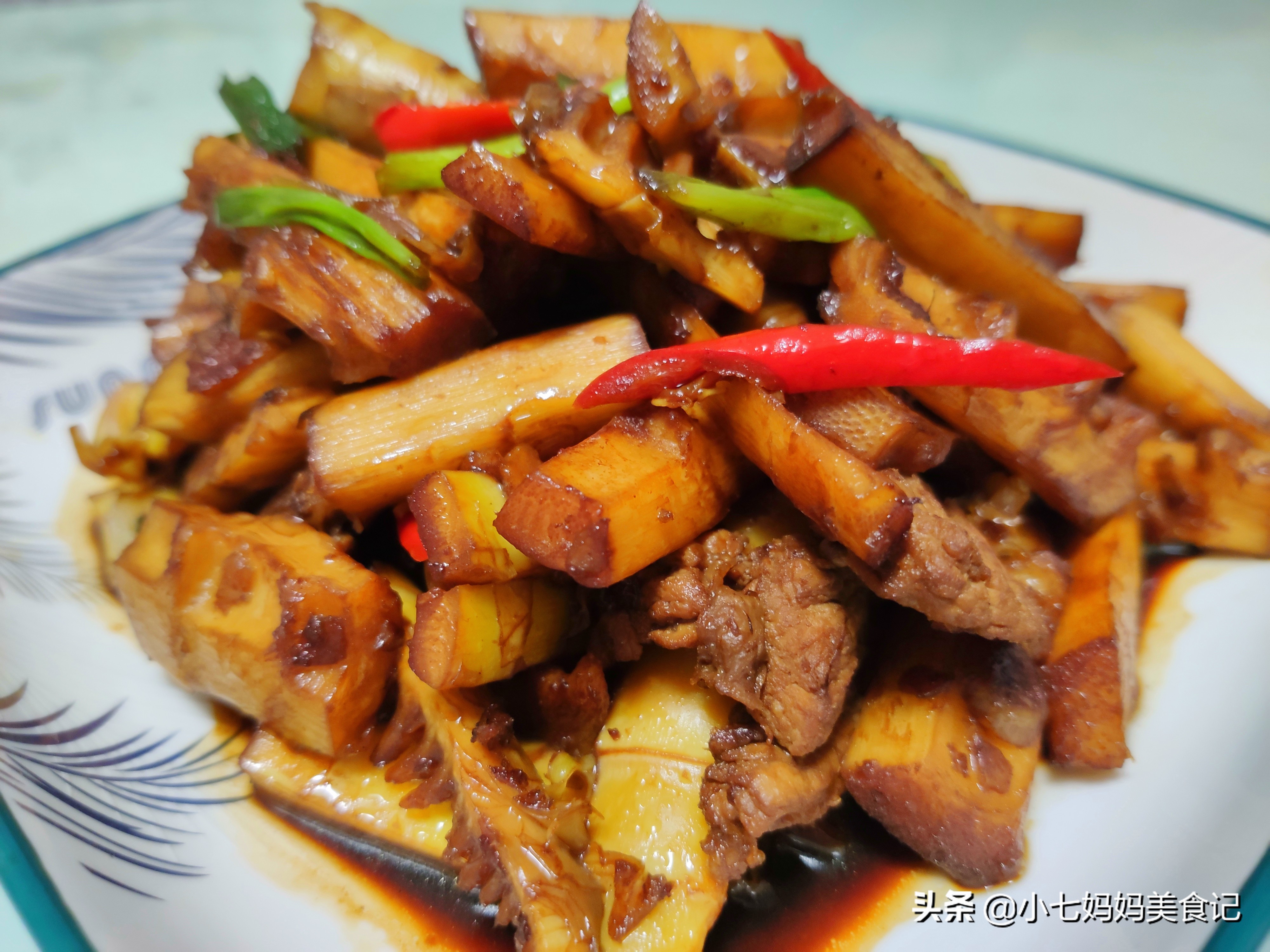 吃春笋的季节每餐饭都离不开它,这个季节吃春笋最嫩