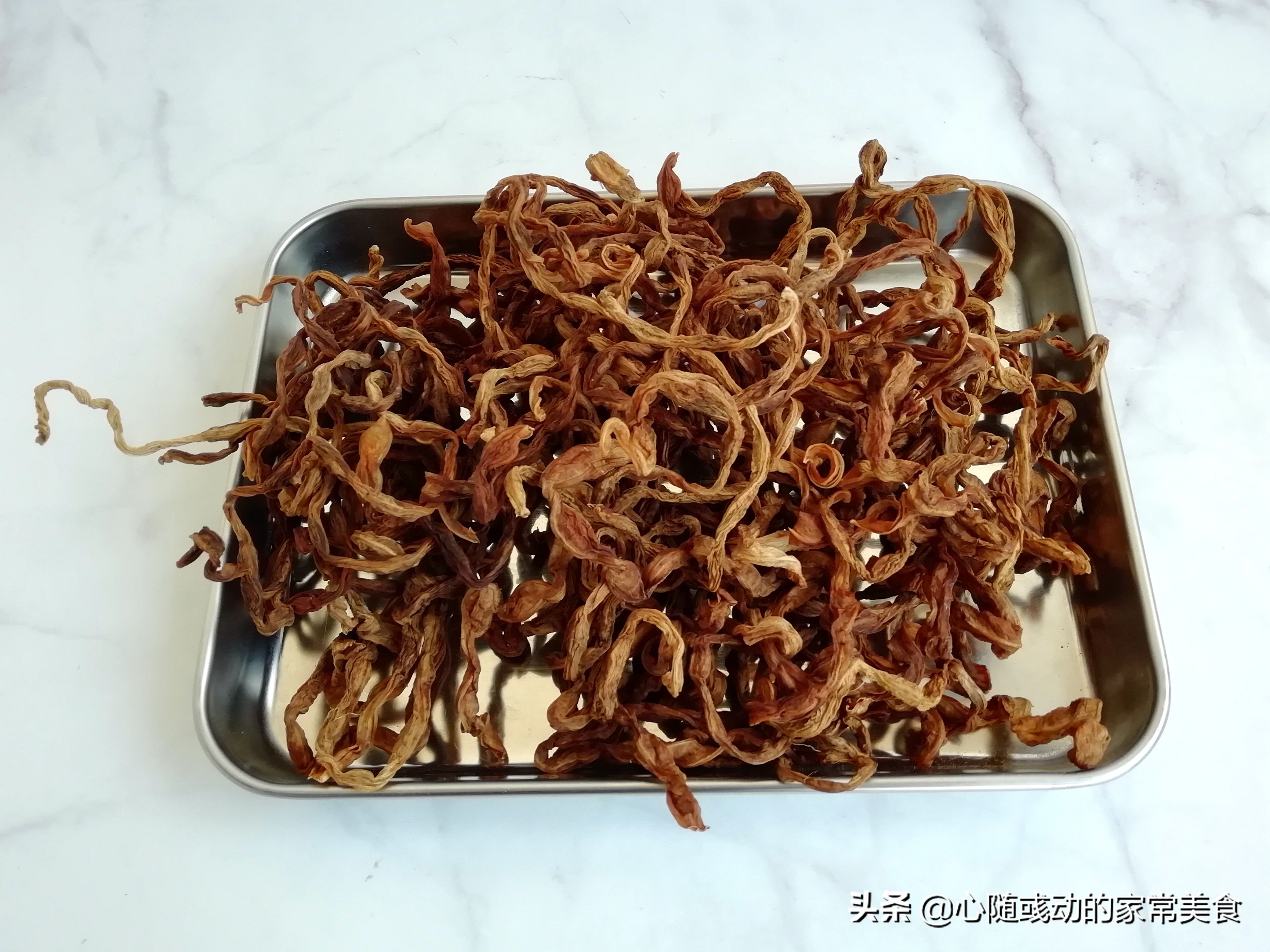 8种蔬菜晒干后，比新鲜的都好吃，我家每年做几十斤，炒肉吃最香