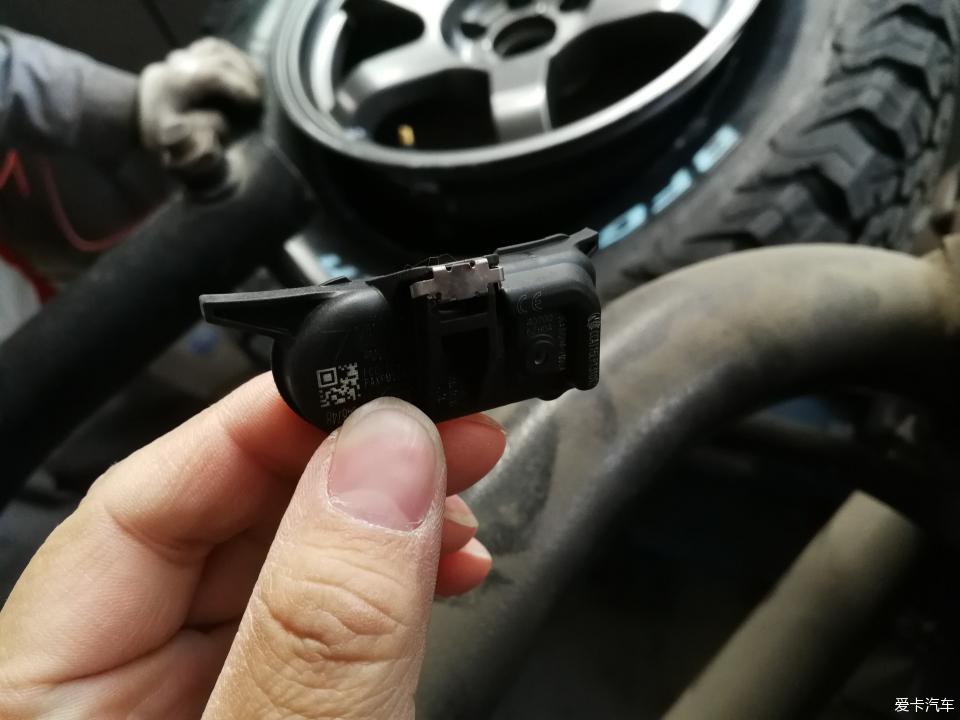 途达2021款2.5t柴油版越野视频,2021款途达四驱七座越野视频