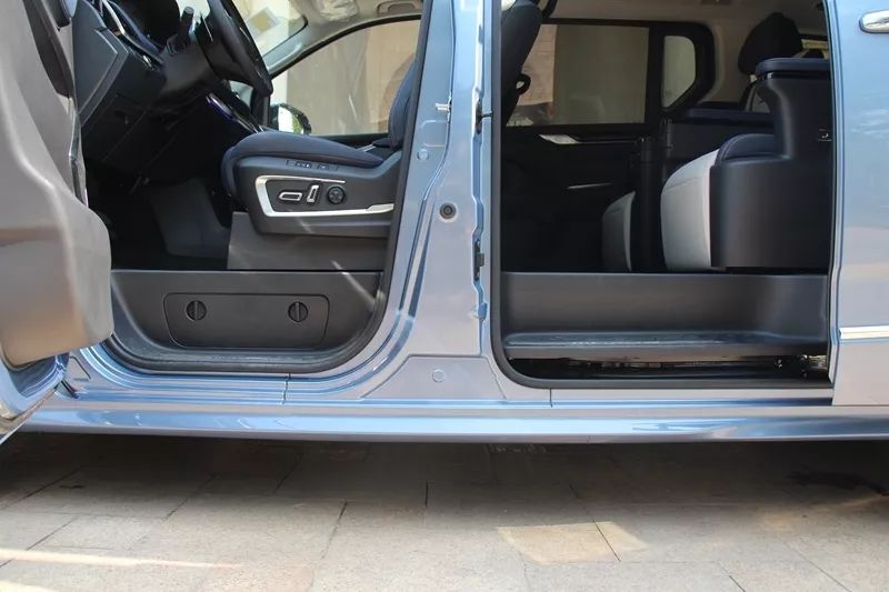 跟埃尔法同级别车型,跟埃尔法一样的豪车