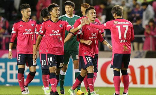 终于知道踢足球为什么要穿长袜,终于知道为什么踢足球的男生少了