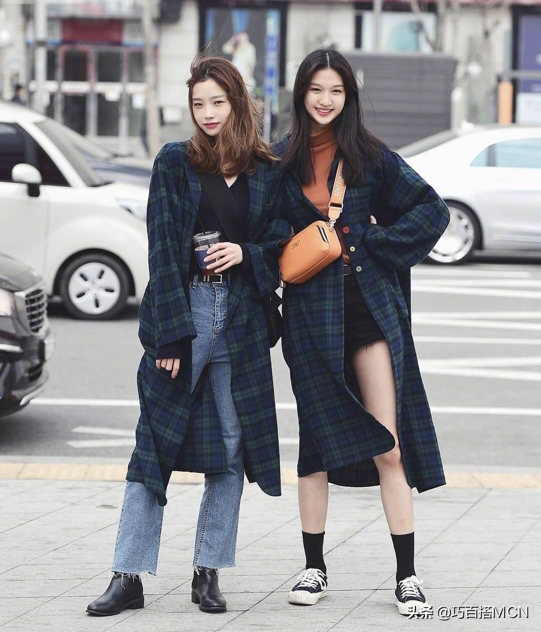 韩国闺蜜街拍，一起出街回头率百分百，秋冬逛街可以约起来