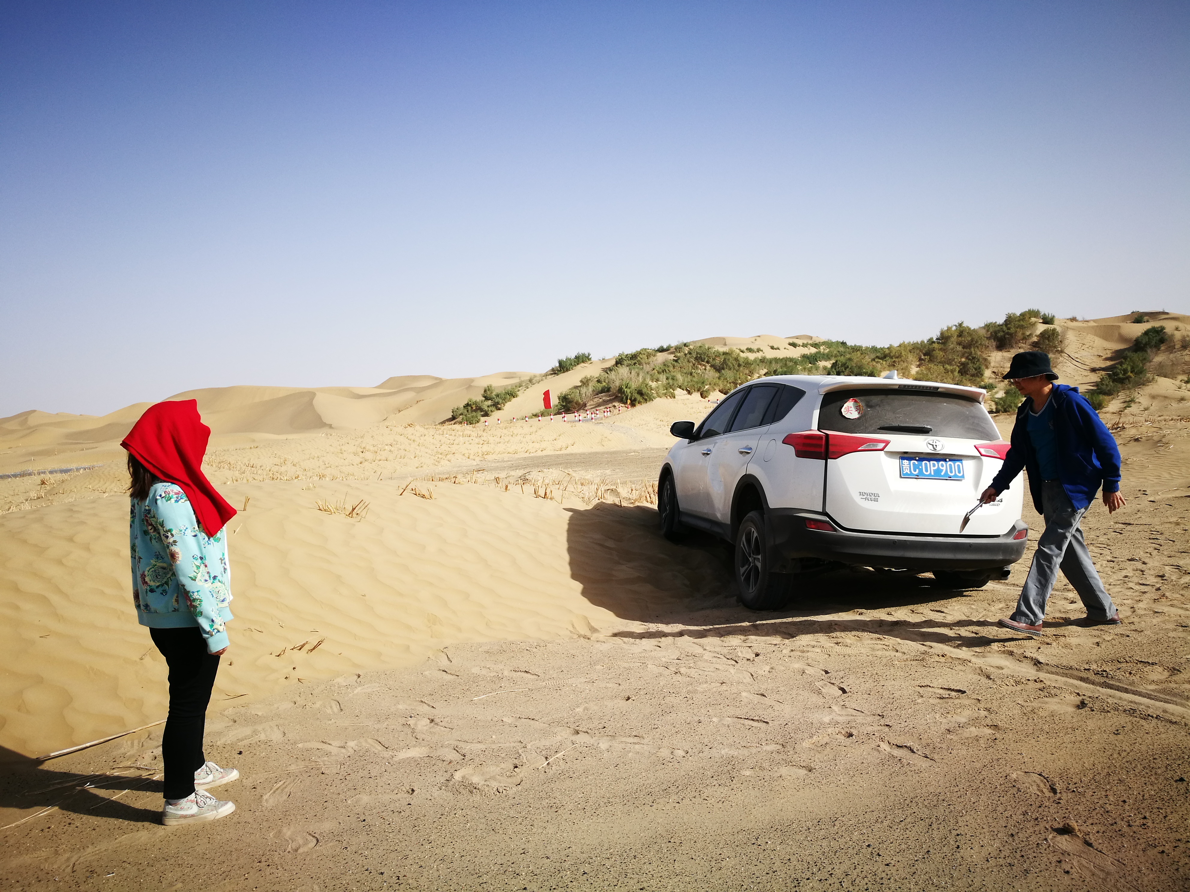 13000公里新手独驾*疆新**日记第23天——塔克拉玛干沙漠陷车自救