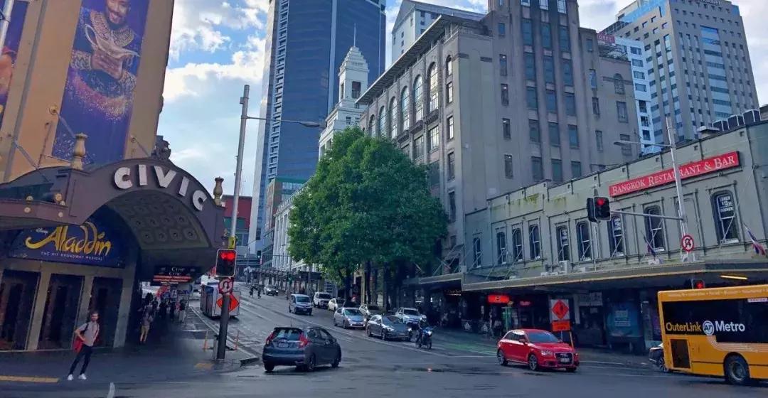 比国内油价还高三四块！这地方奔驰不如日系车受欢迎！