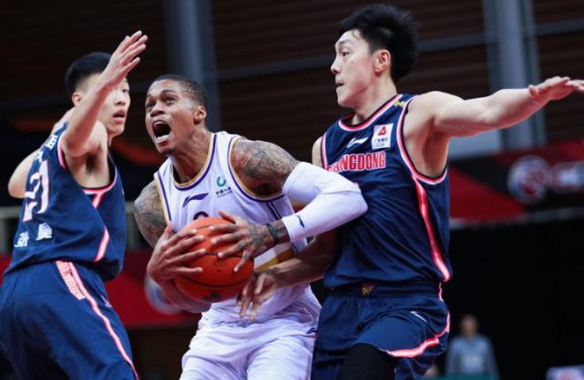 广东男篮29分大胜北控,广东周鹏三分