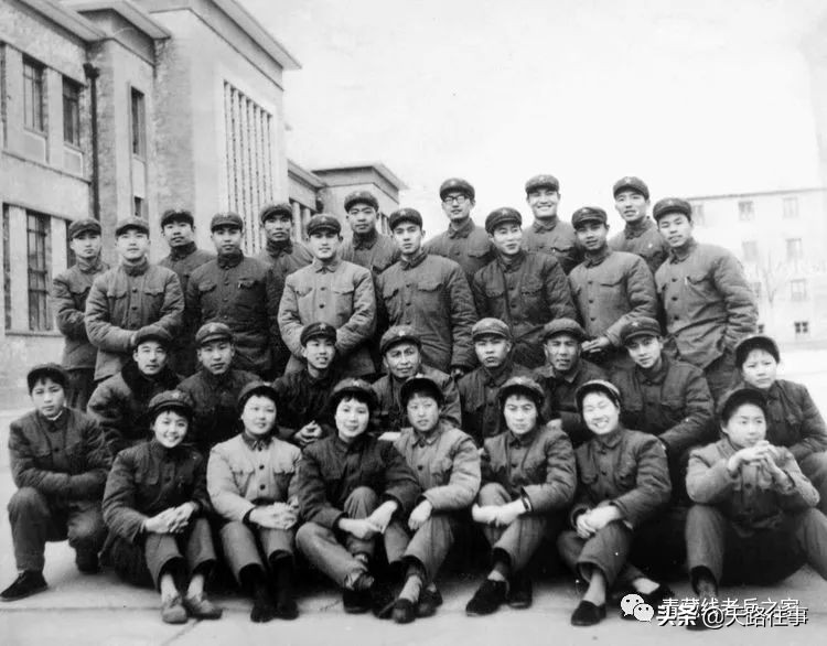 文艺兵跳芳华,文艺兵芳华话剧