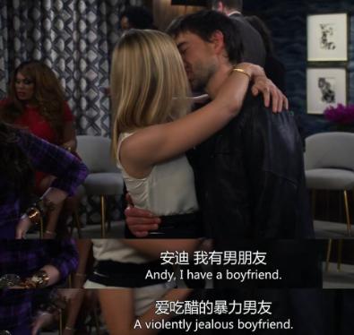 破产姐妹：害卡洛琳红毯出糗，不赔偿礼裙，博比到底爱不爱卡洛琳