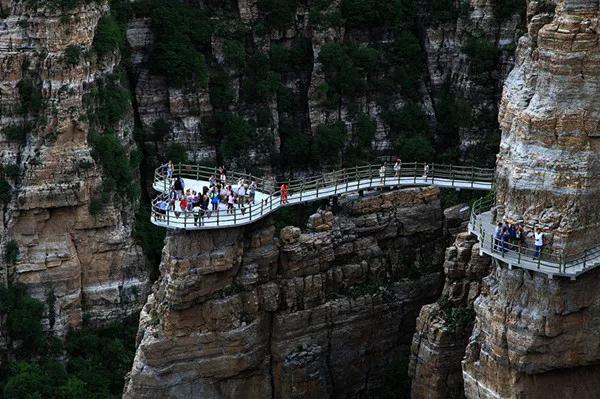 5年收入激增500倍！复盘旅游业界投资经典之战——白石山