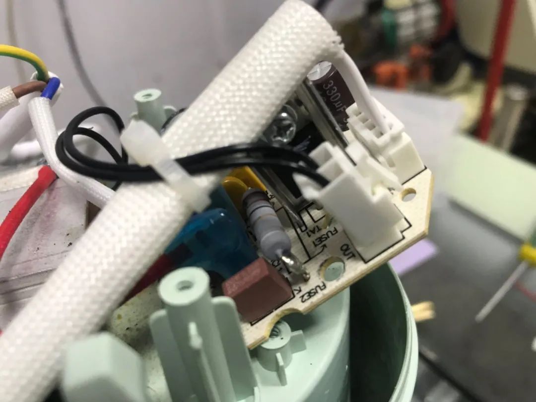 奶瓶消毒器洗了后坏了,小壮熊奶瓶消毒器维修拆解图片