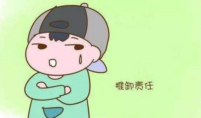 孩子摔倒，家长莫要在责怪“桌椅”，这样只能让孩子推卸责任