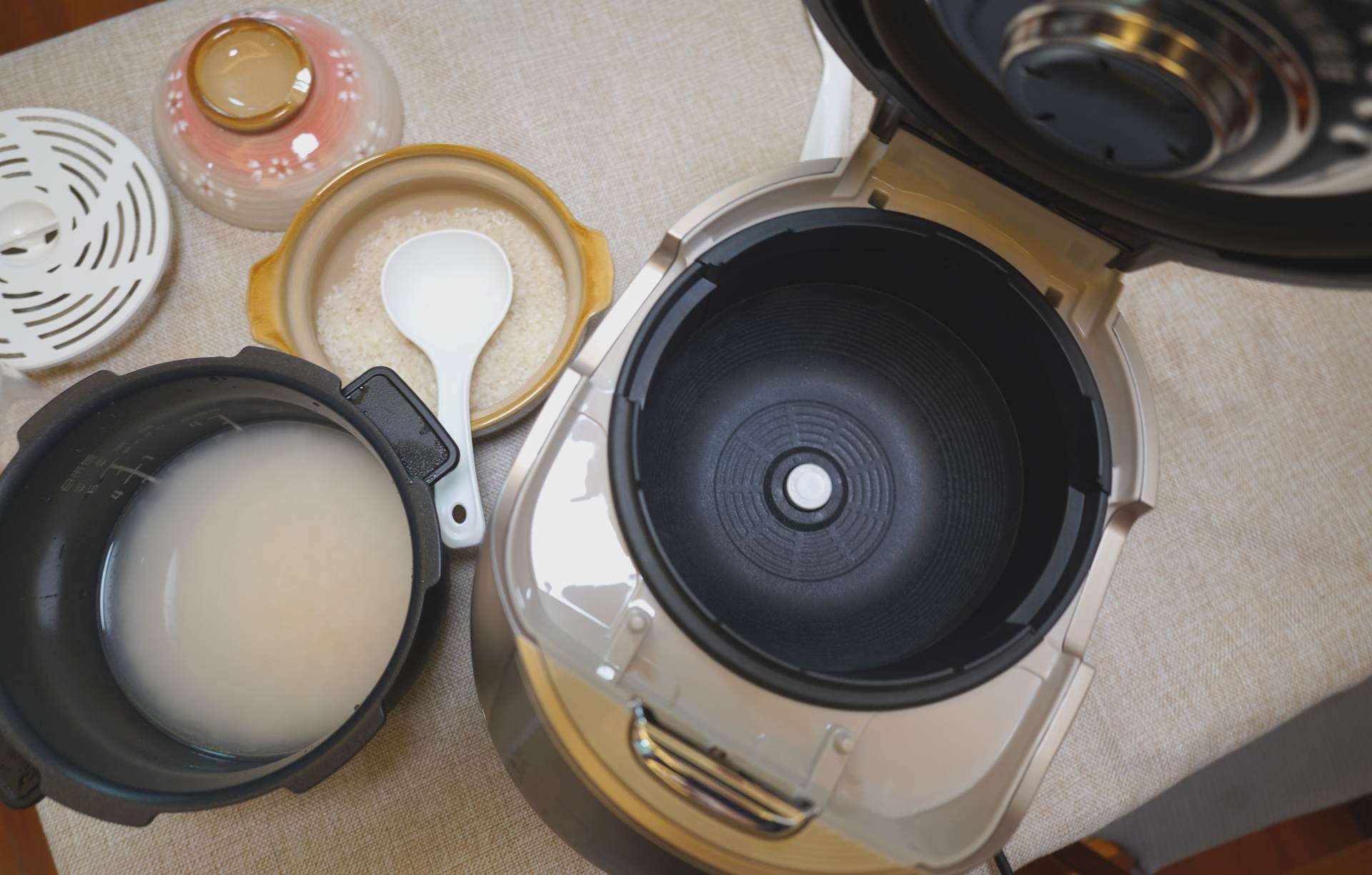 蔗浆菰米饭，蒟酱露葵羹。膳美师IH水光米饭压力电饭煲