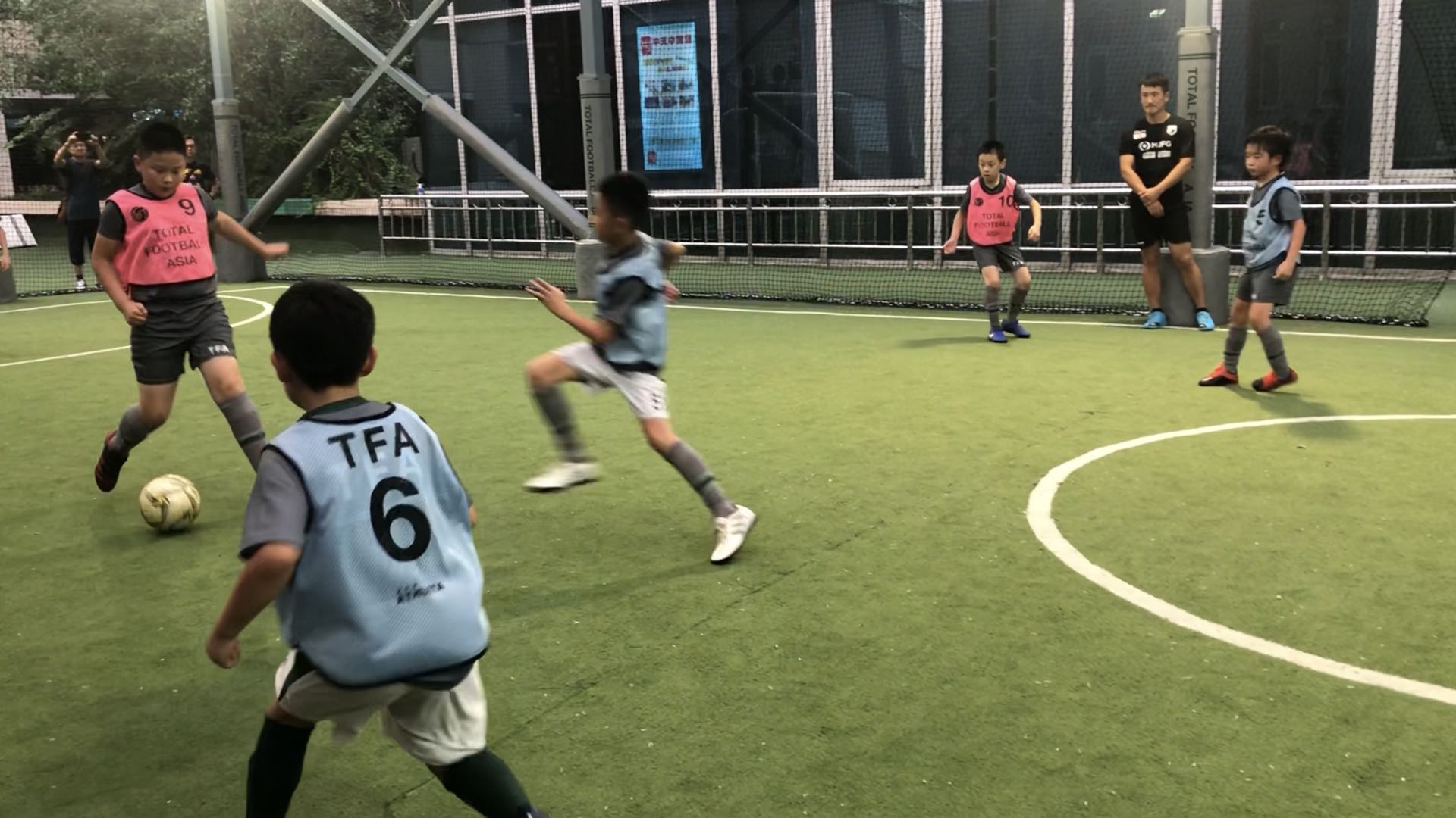 日本青训足球运球基本功训练,日本足球青训控球基本功训练技巧