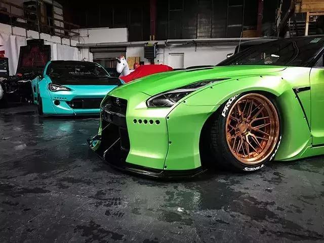 自从坐上了小姐姐的GT-R之后，天天都能体验速度与激情的快感